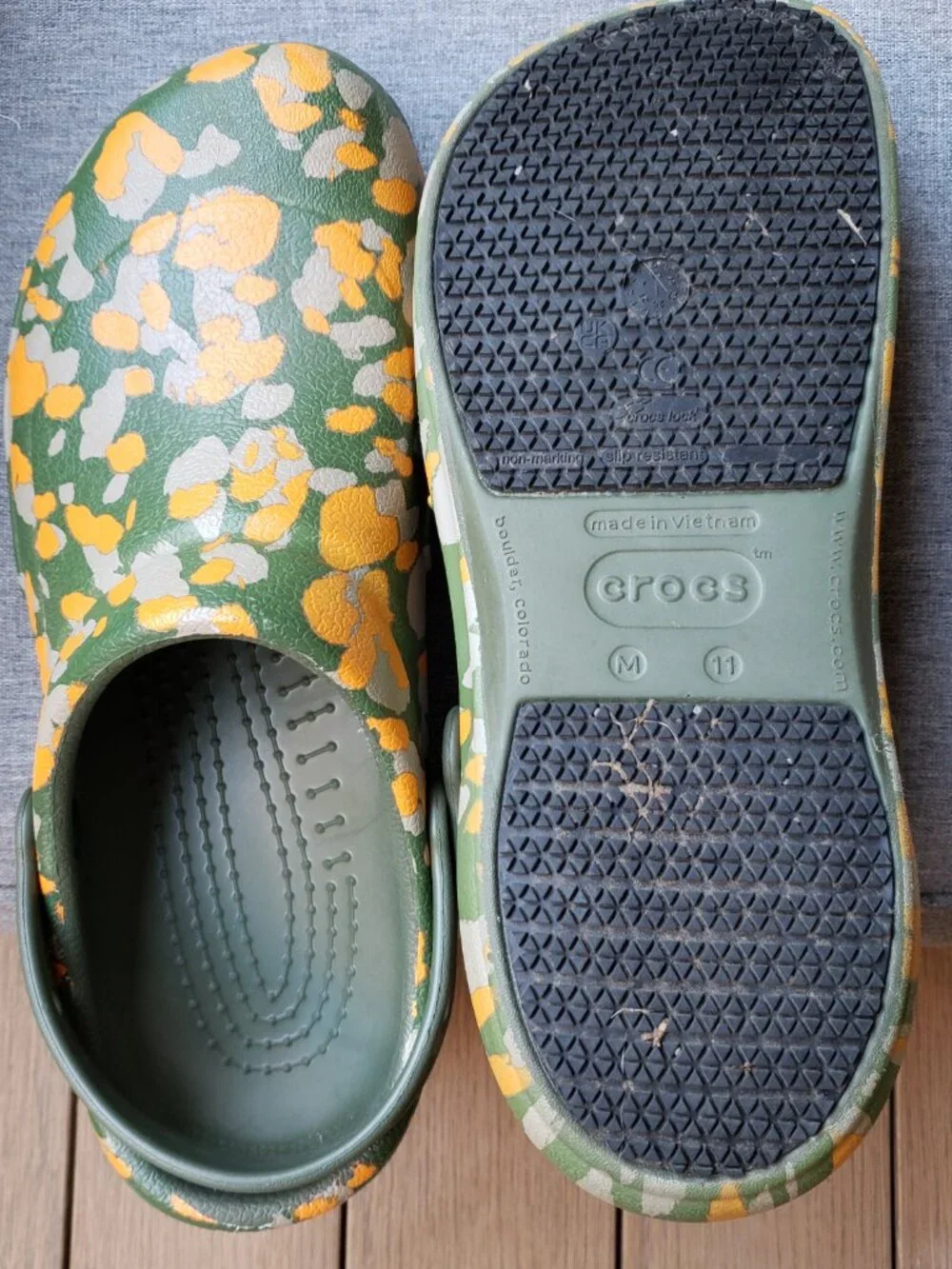 EUC CROCS Bistro Graphic Work Clog (11) army green / multi
